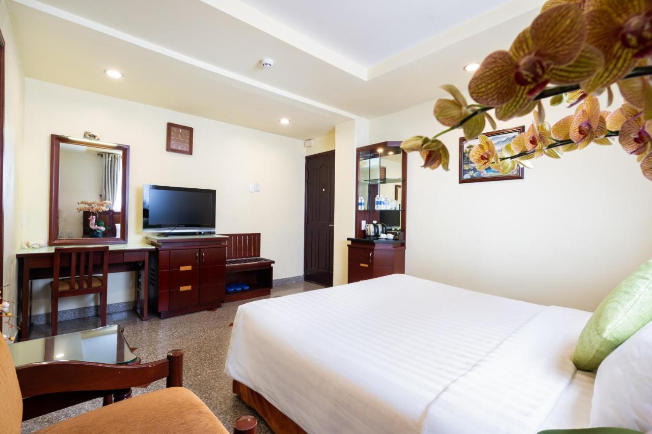 Lucasta Saigon Hotel โฮจิมินห์ซิตี้ ภายนอก รูปภาพ