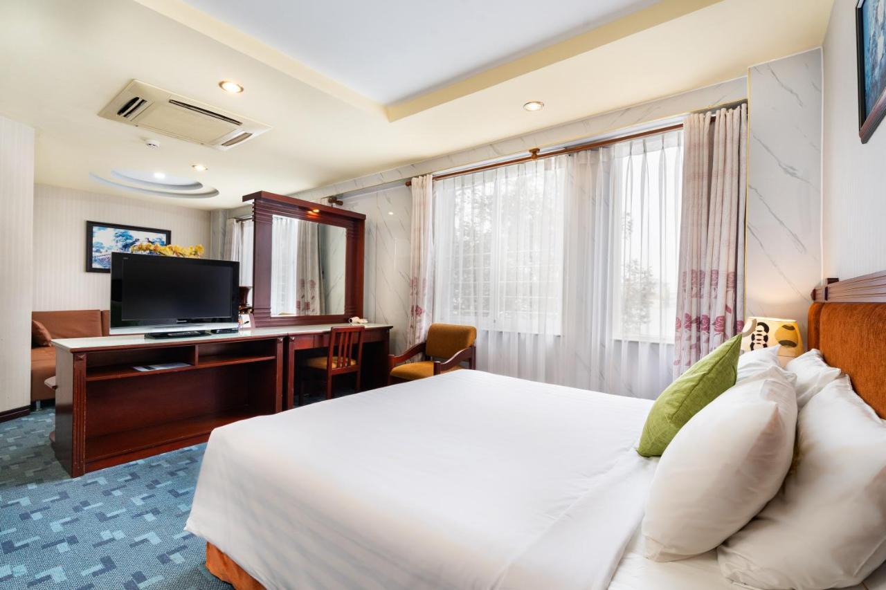 Lucasta Saigon Hotel โฮจิมินห์ซิตี้ ภายนอก รูปภาพ