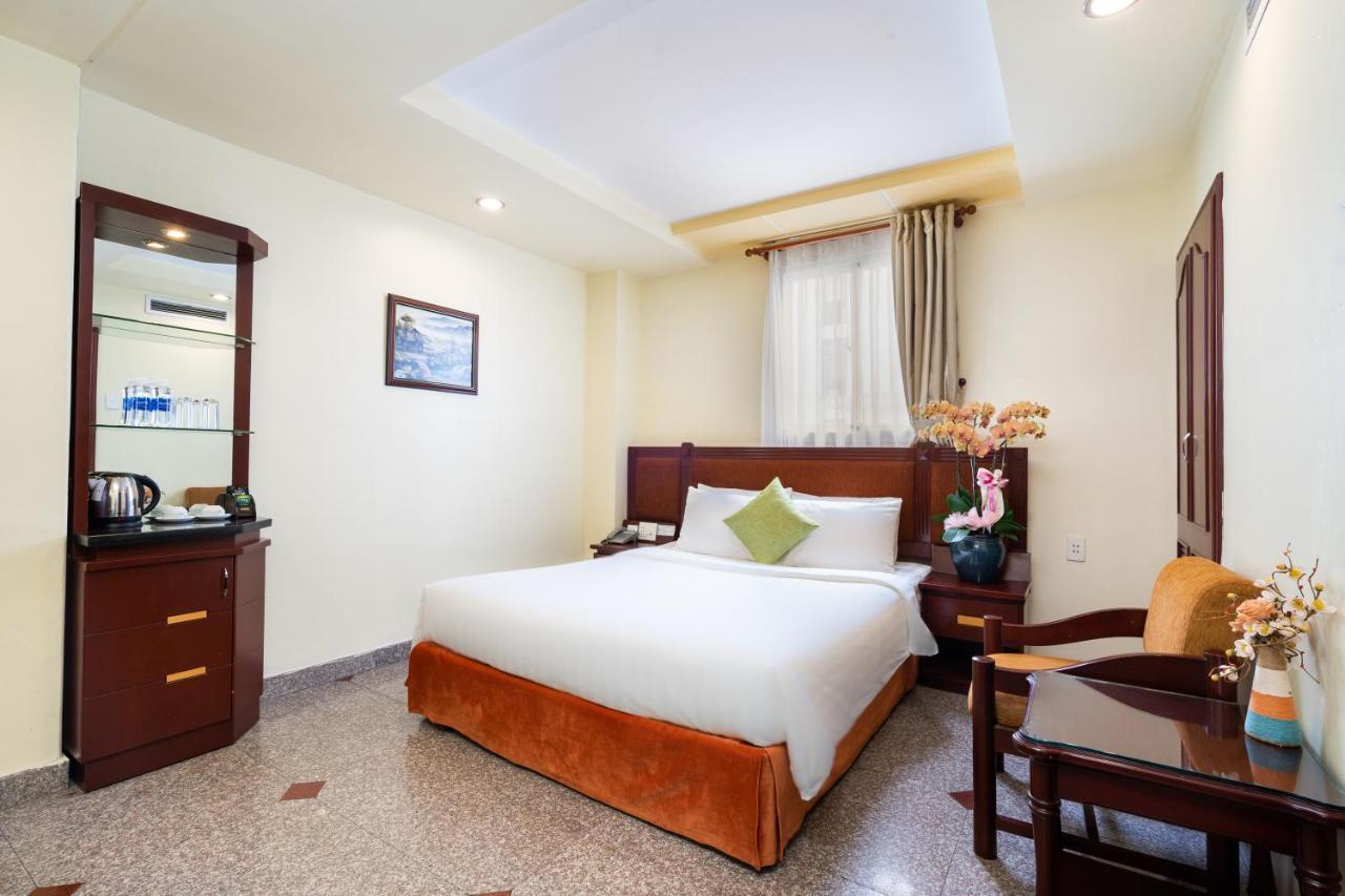 Lucasta Saigon Hotel โฮจิมินห์ซิตี้ ภายนอก รูปภาพ
