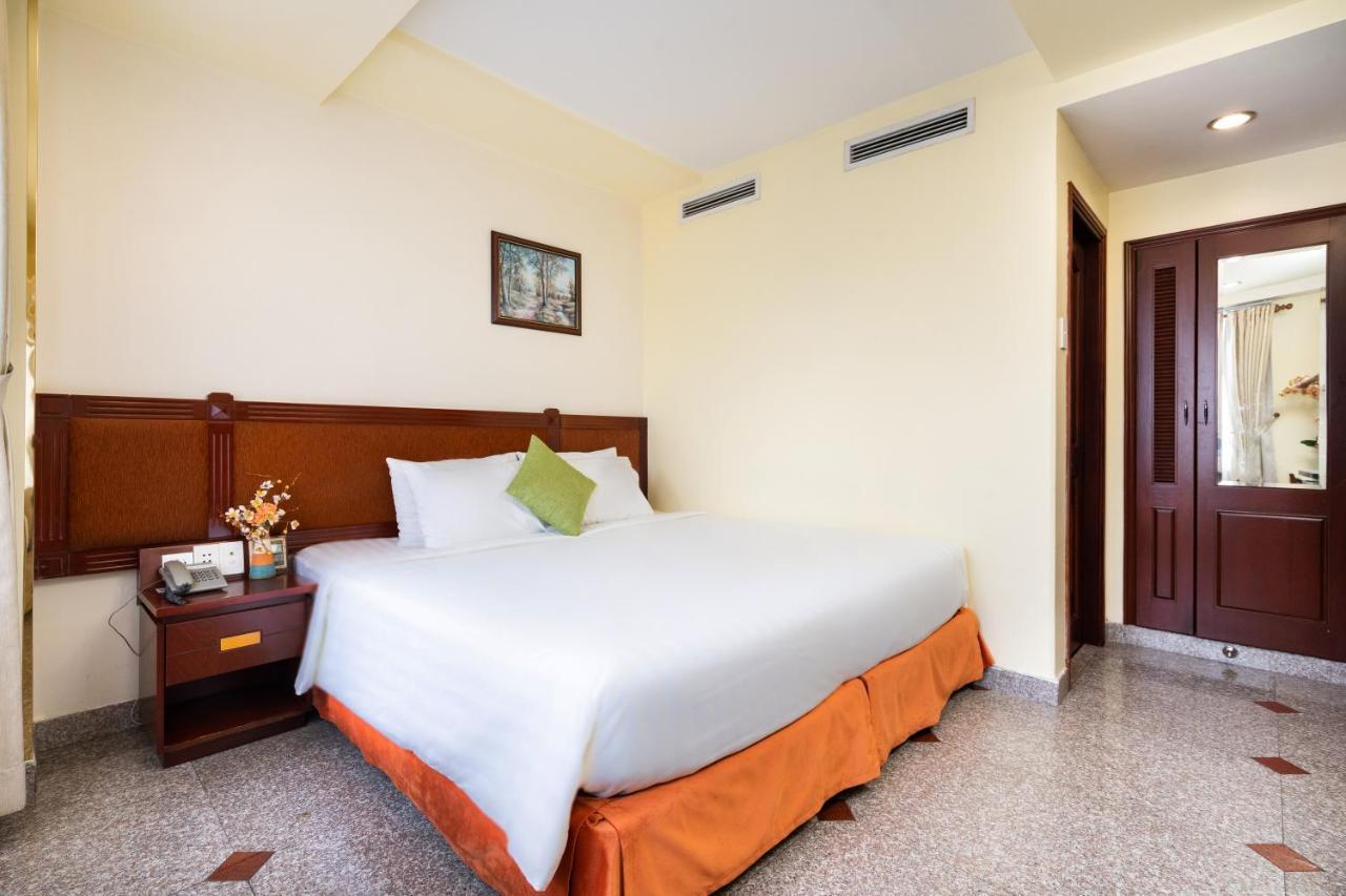 Lucasta Saigon Hotel โฮจิมินห์ซิตี้ ภายนอก รูปภาพ