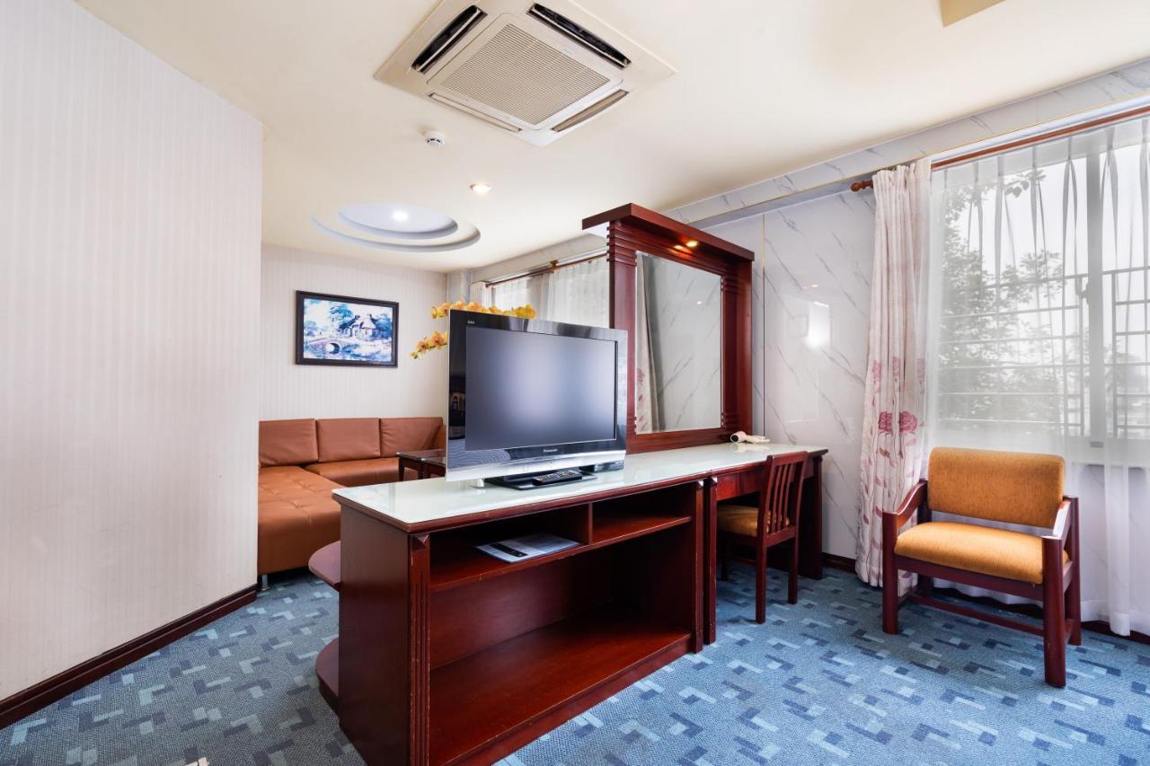 Lucasta Saigon Hotel โฮจิมินห์ซิตี้ ภายนอก รูปภาพ