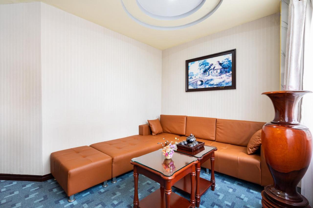 Lucasta Saigon Hotel โฮจิมินห์ซิตี้ ภายนอก รูปภาพ