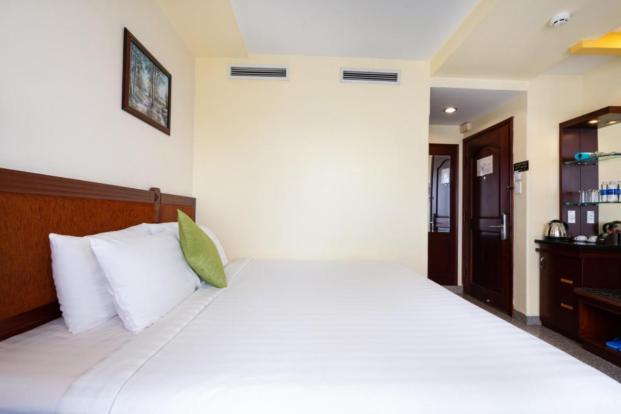 Lucasta Saigon Hotel โฮจิมินห์ซิตี้ ภายนอก รูปภาพ