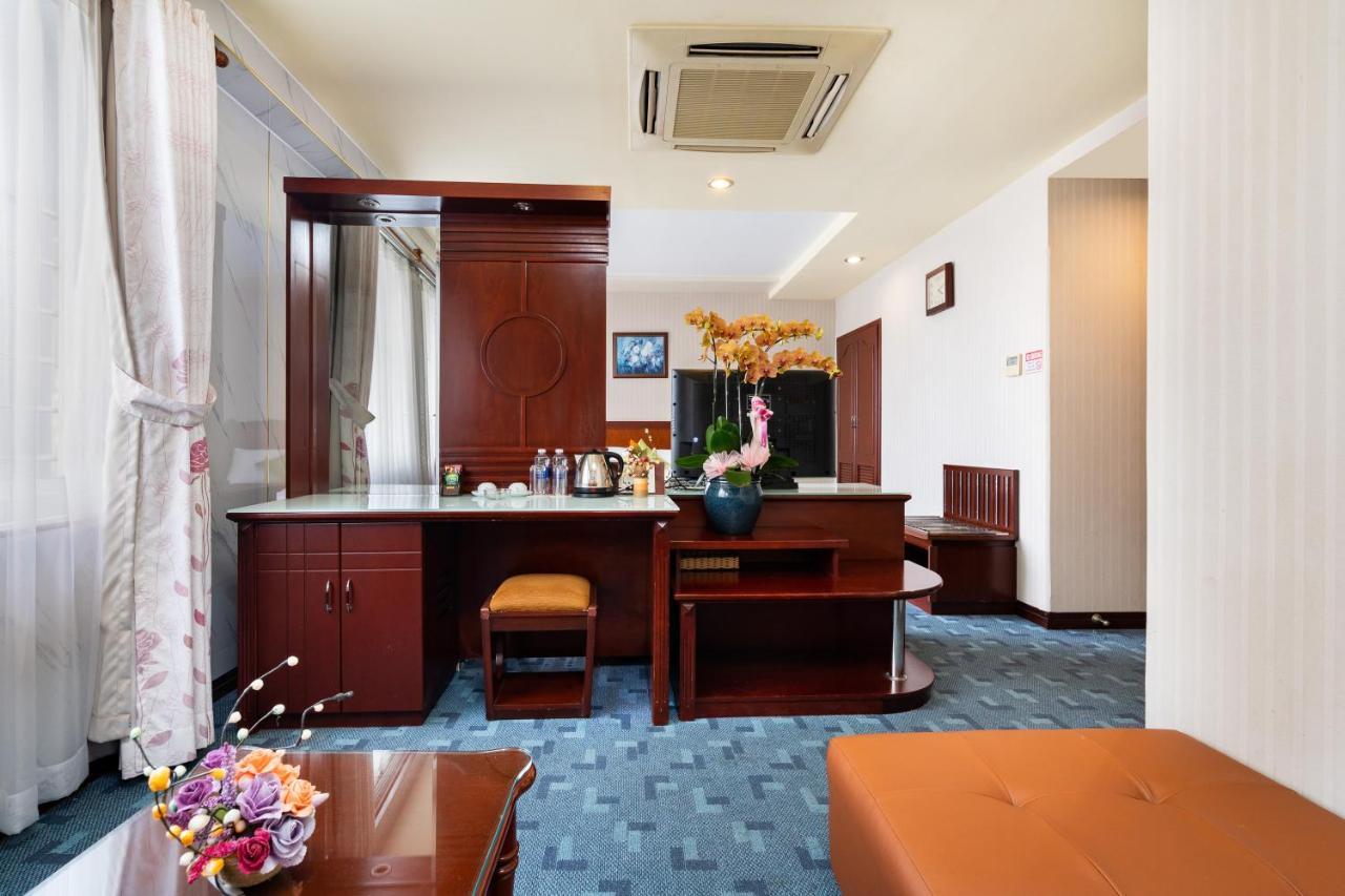 Lucasta Saigon Hotel โฮจิมินห์ซิตี้ ภายนอก รูปภาพ