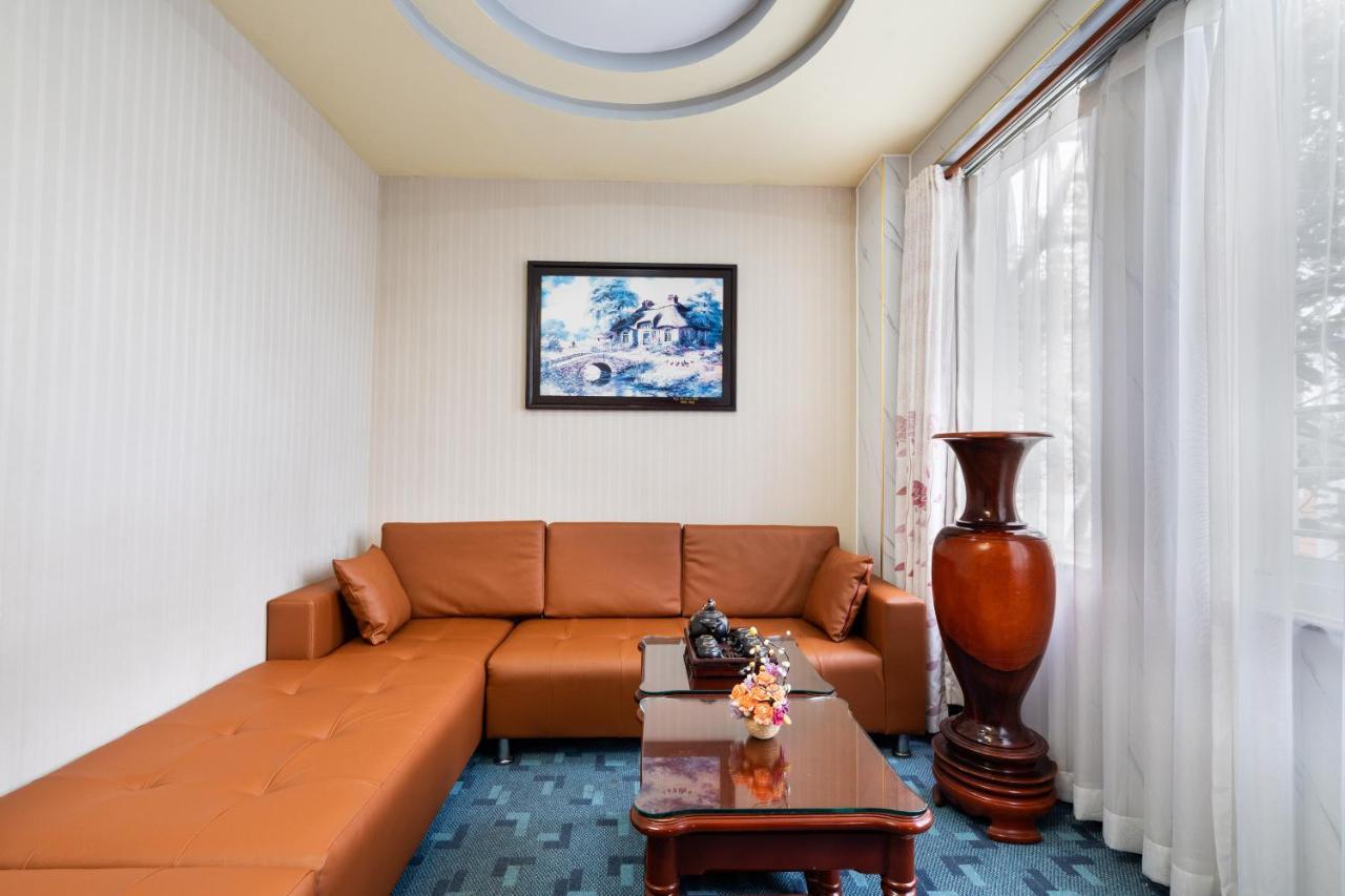 Lucasta Saigon Hotel โฮจิมินห์ซิตี้ ภายนอก รูปภาพ
