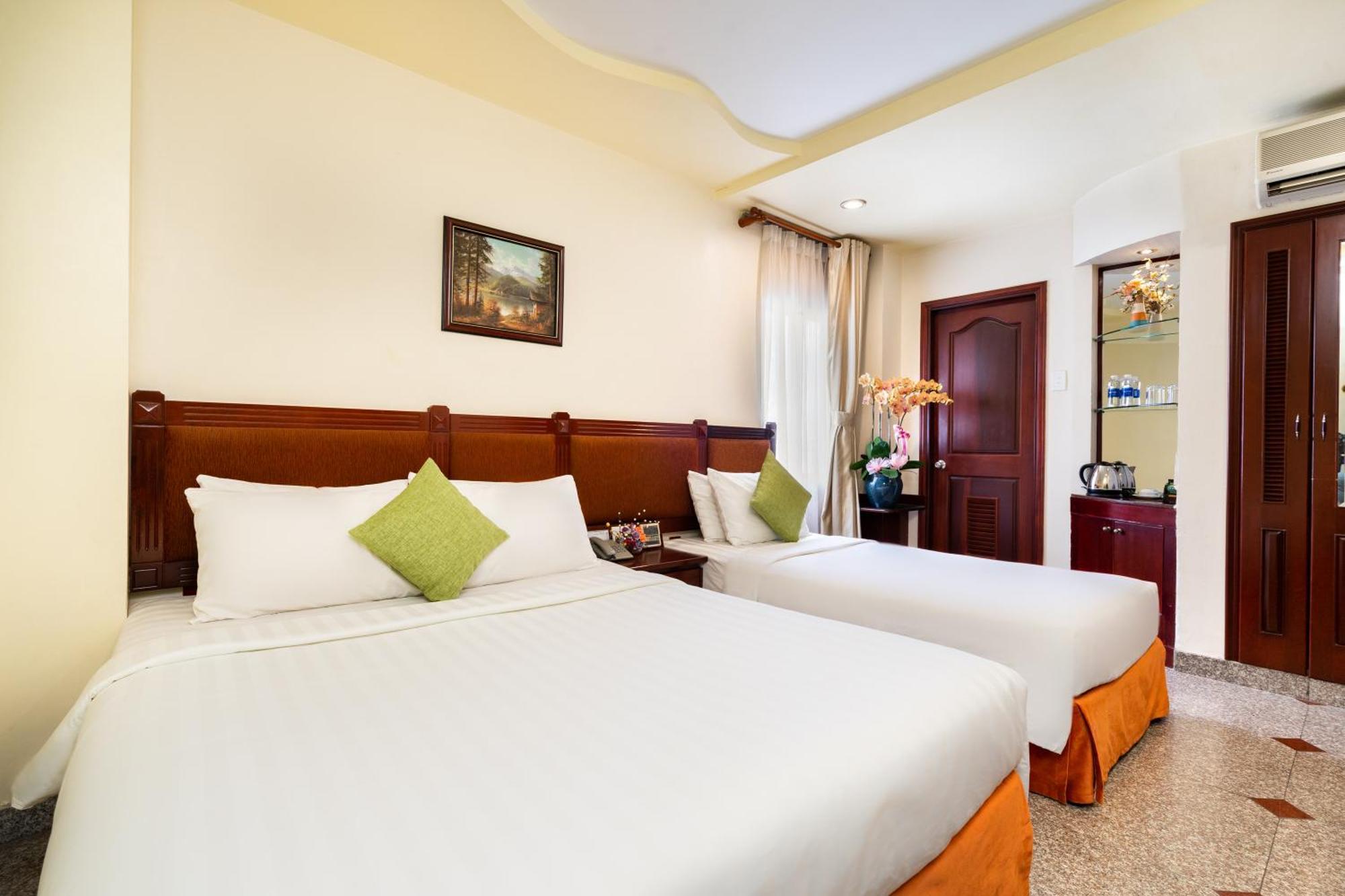 Lucasta Saigon Hotel โฮจิมินห์ซิตี้ ภายนอก รูปภาพ
