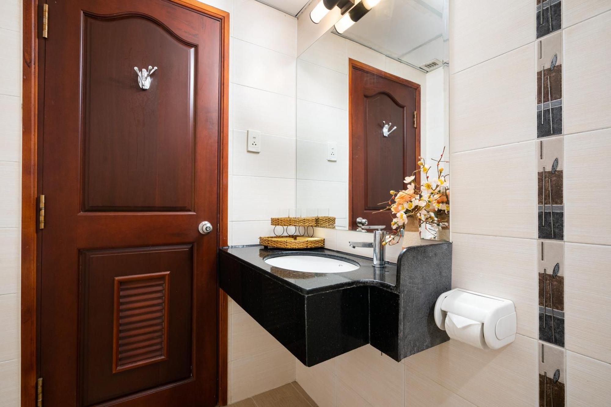 Lucasta Saigon Hotel โฮจิมินห์ซิตี้ ภายนอก รูปภาพ